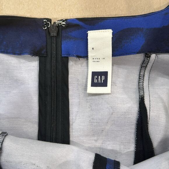 GAP Pleated Dress Fit N Flare Blue & Black rose print Dress Size 6. Easter - Picture 5 of 7